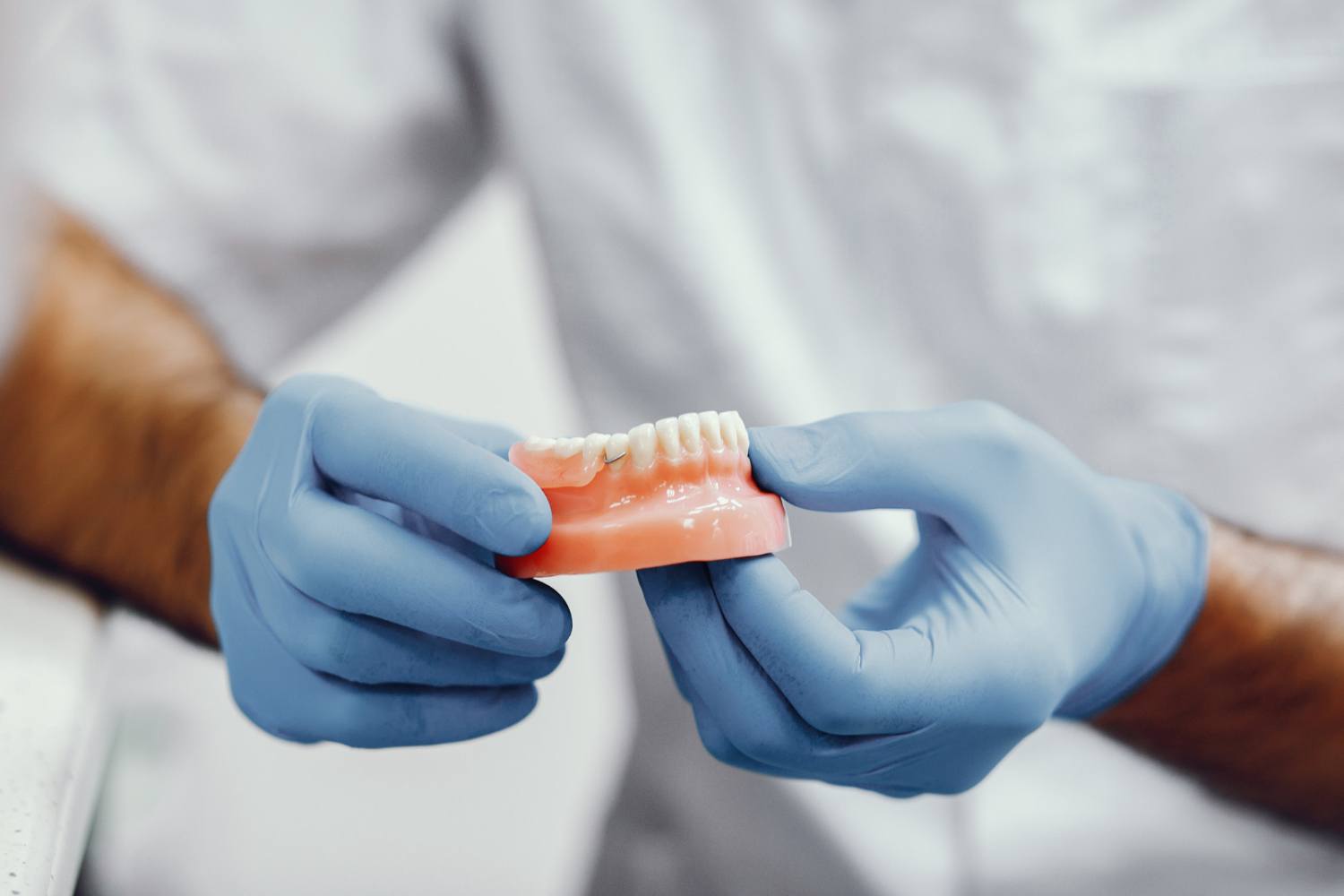 ¿Por qué elegir un especialista en implantología y no un dentista general?