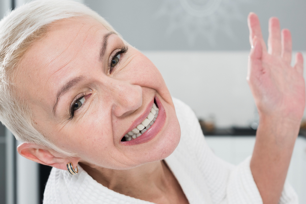 Ventajas de los implantes dentales frente a los puentes o dentaduras tradicionales